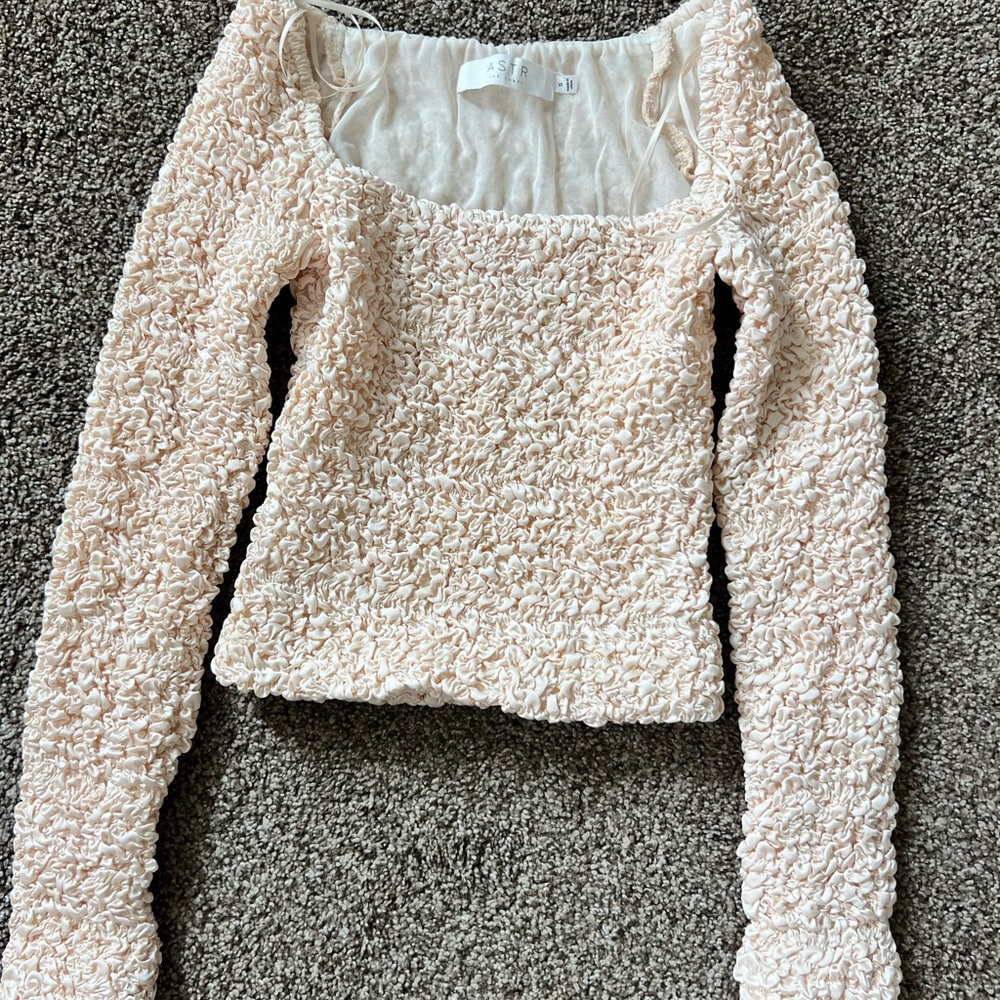 Astr Women's Cream Textured Scoop Neck Sweater